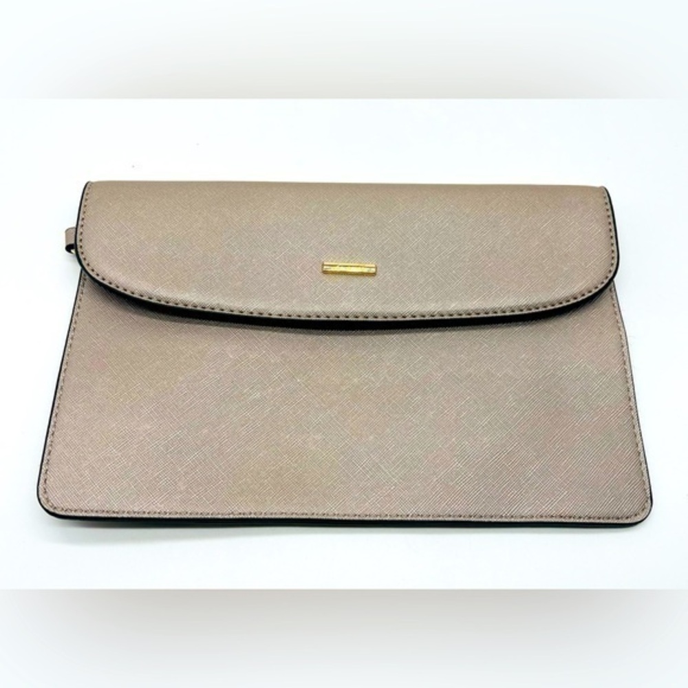 LoveVook clutch used in excellent condition